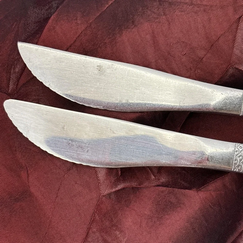 Vintage United Airlines Silverware Fish Scale Flatware Dinner Knives Lot of 2
